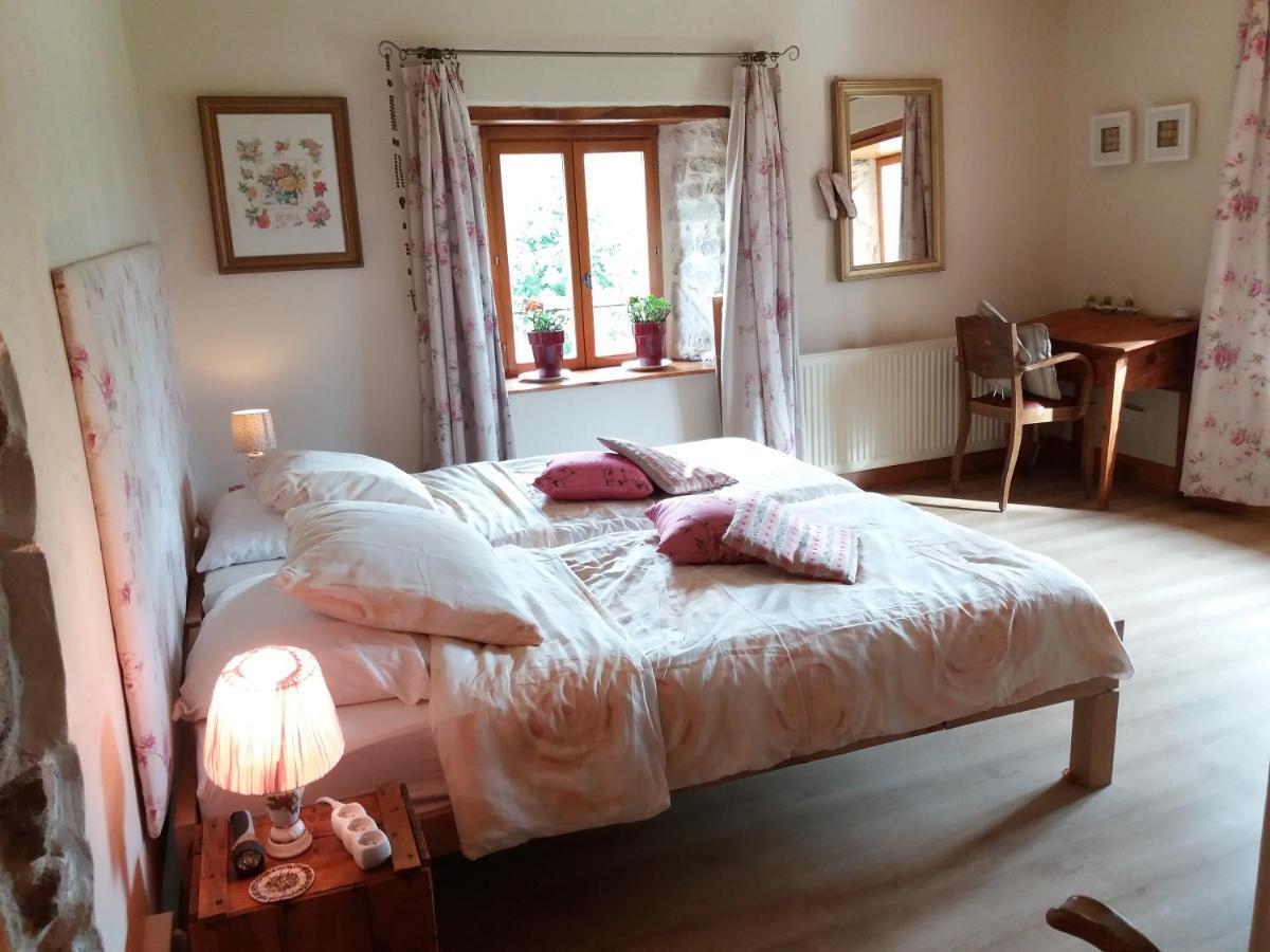 Domaine Le Sauzet Bed & Breakfast Saint-Germain-l'Herm Exterior photo